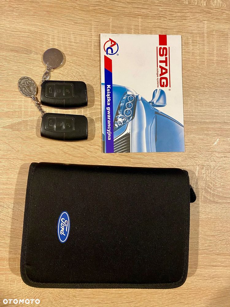 Ford Kuga 2.5 4x4 Titanium - 24