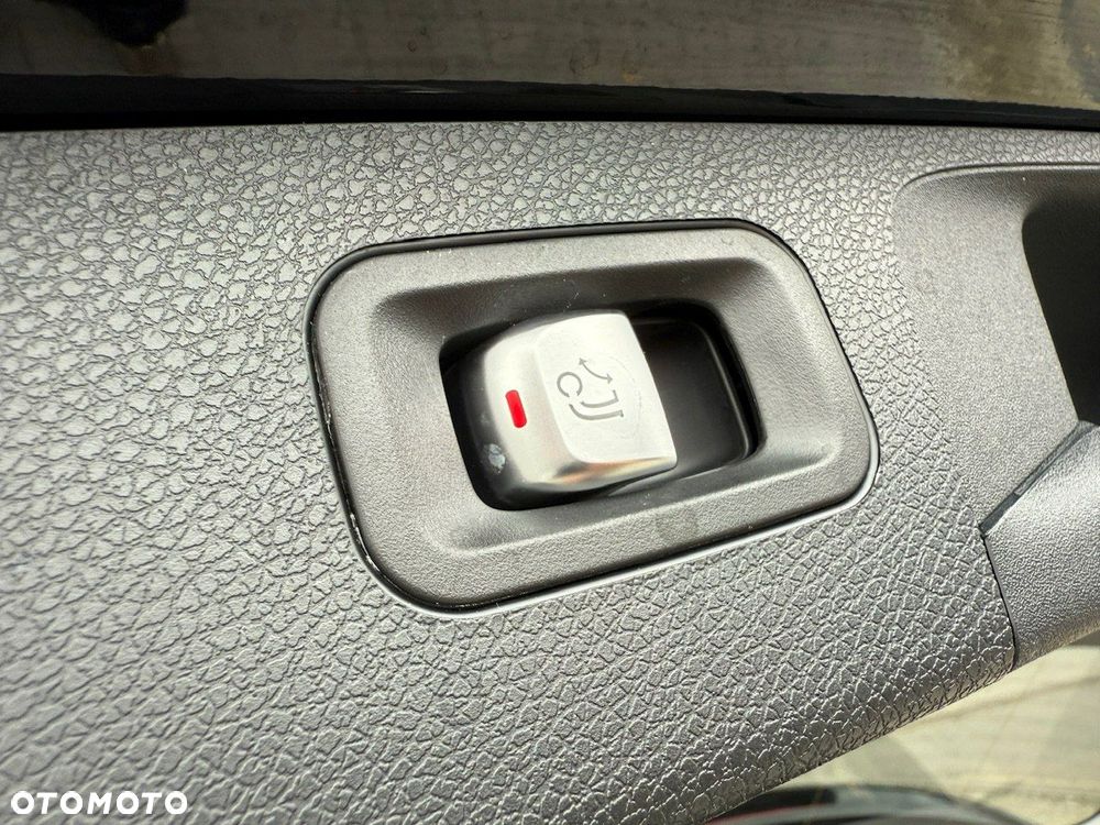 Mercedes-Benz Klasa E - 32