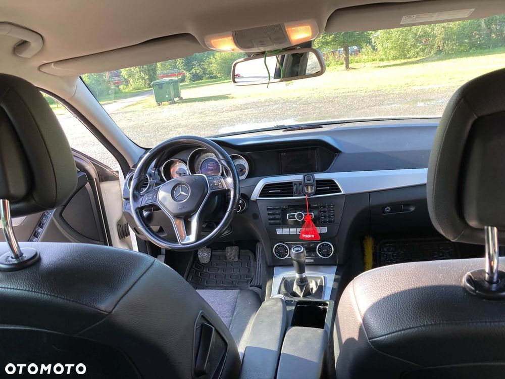 Mercedes-Benz Klasa C 220 CDI BlueEff Edition Avantgarde - 11