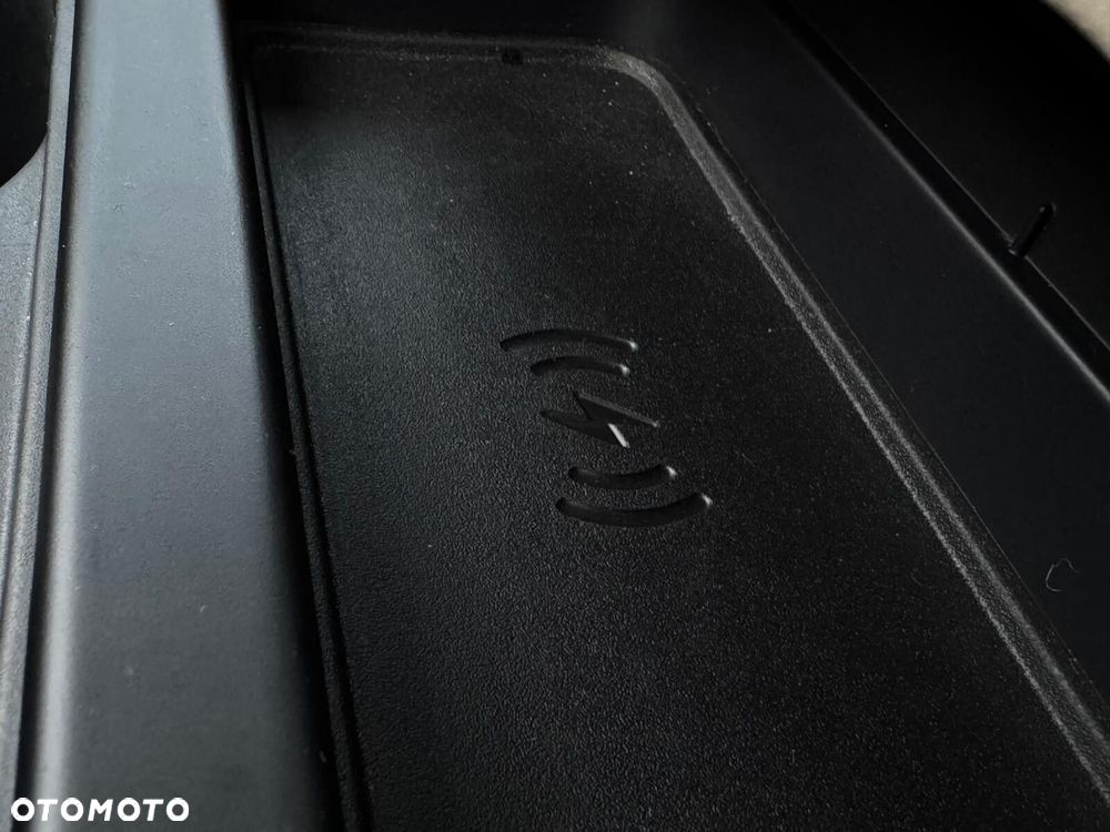 Land Rover Defender 2.0 P300 S - 37