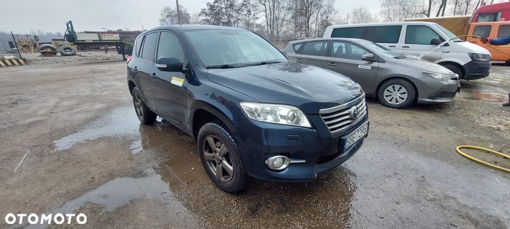 Toyota RAV4 2.0 VVT-i Premium - 11