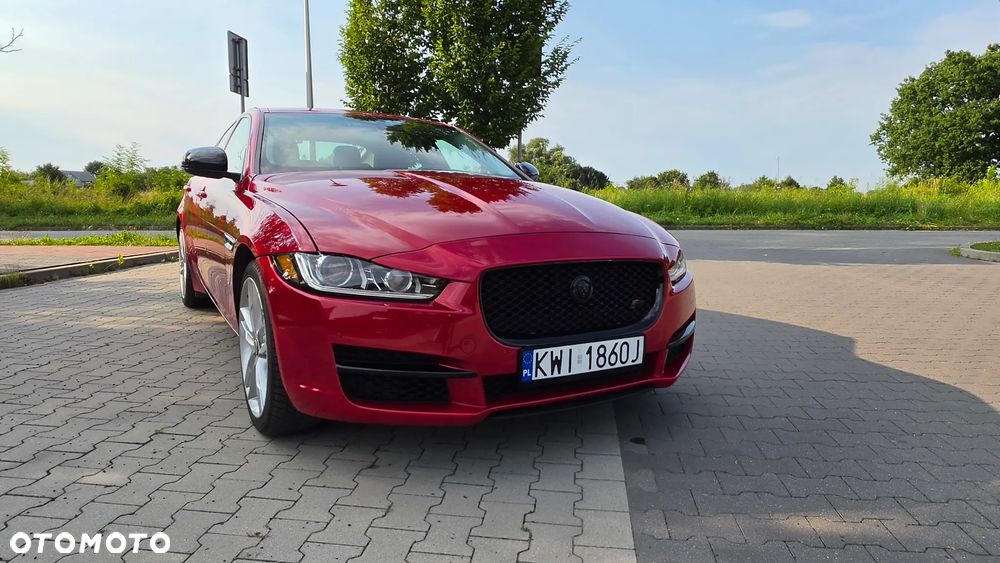 Jaguar XE - 30