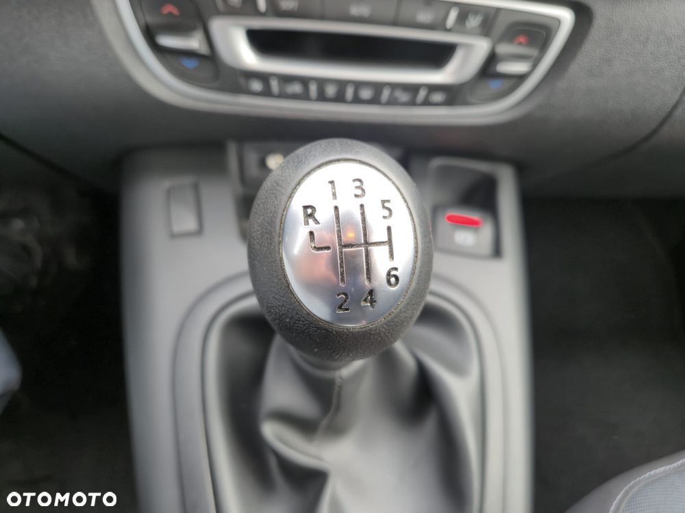 Renault Scenic 1.6 16V 110 Dynamique - 25