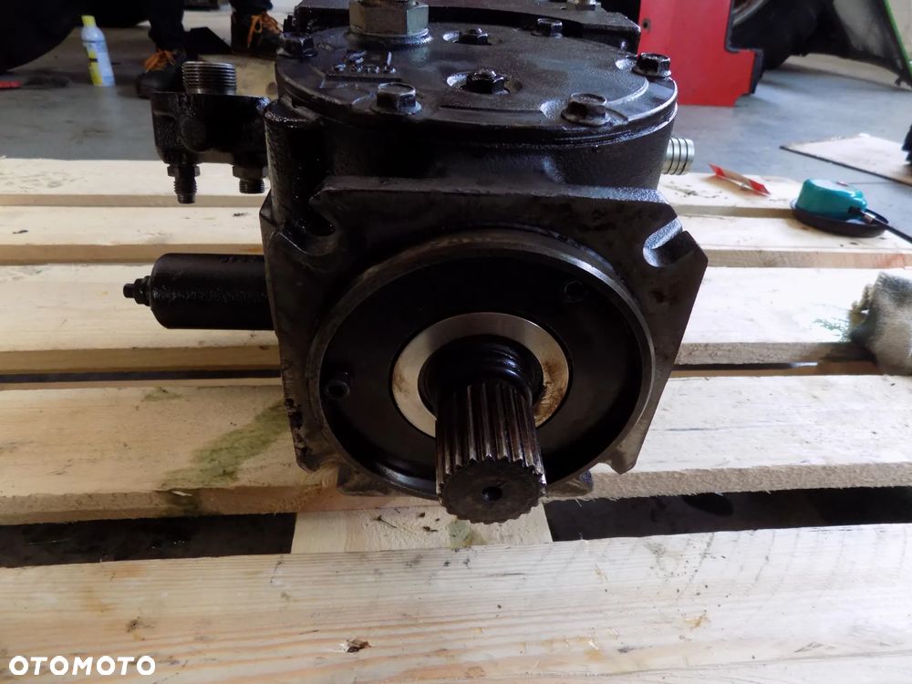 Merlo P 34.7 Pompa jazdy Merlo P34.7 TOP pompa jazdy hydrostat Sauer Danfoss 90R075 FMSNN8D - 2