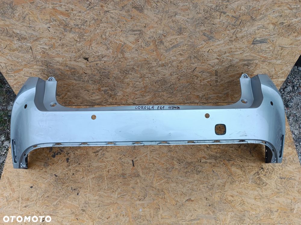 ZDERZAK TYŁ TYLNY TOYOTA COROLLA E21 KOMBI - 1