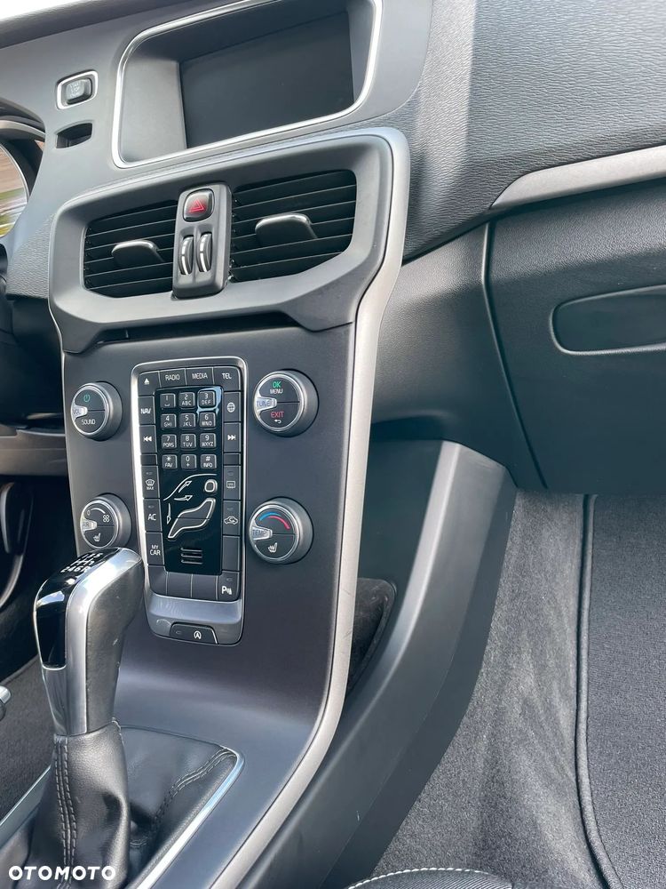 Volvo V40 T2 Drive-E Momentum - 22