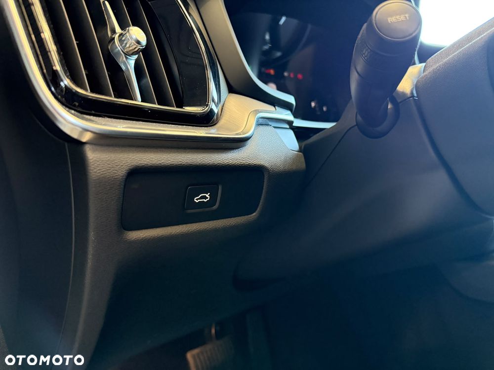 Volvo V60 B4 D Core - 17