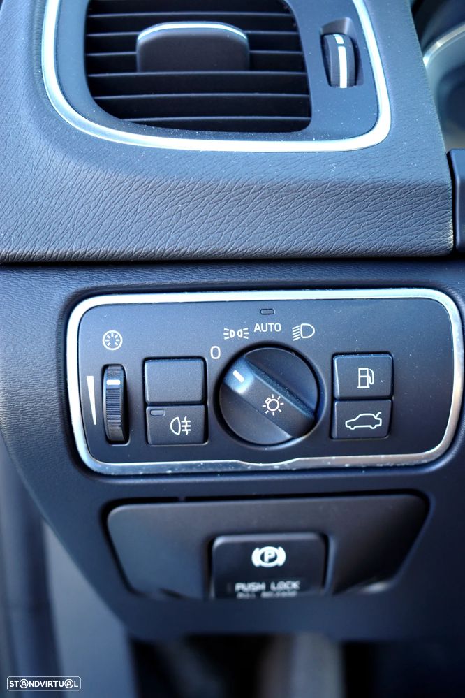 Volvo V60 D6 Plug-In-Hybrid AWD Geartronic Summum - 14