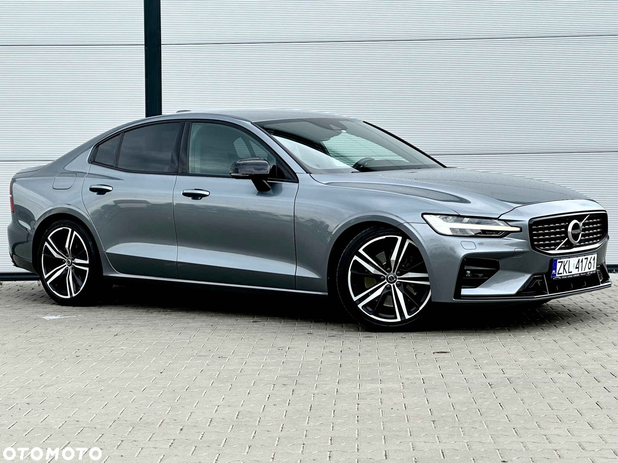 Volvo S60 T5 R-Design - 10