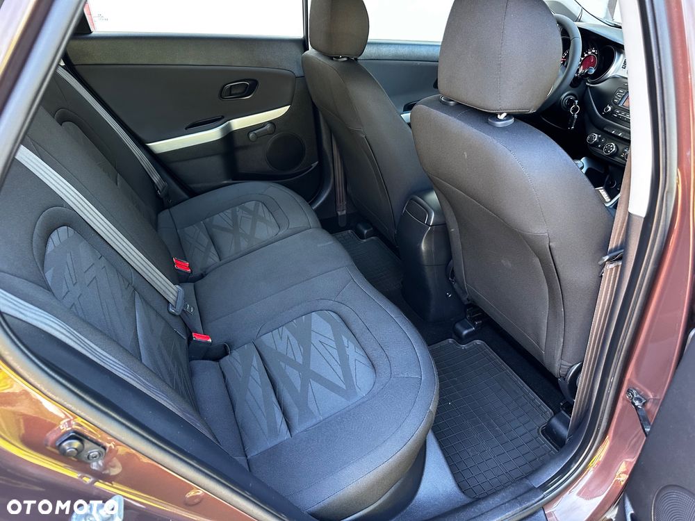 Kia Ceed 1.4 CVVT Attract - 24