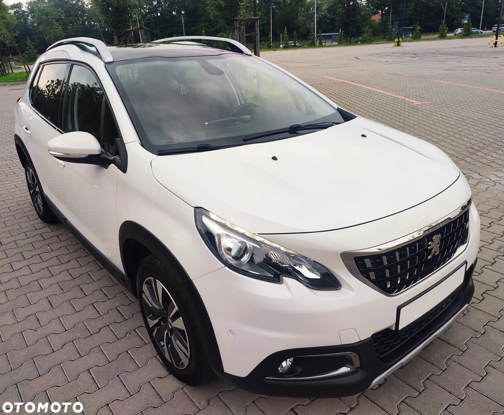 Peugeot 2008 1.6 BlueHDi Allure S&S - 9