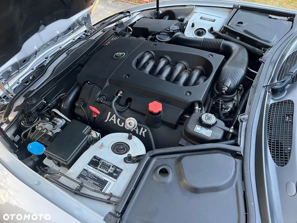 Jaguar XK8 Cabriolet - 38