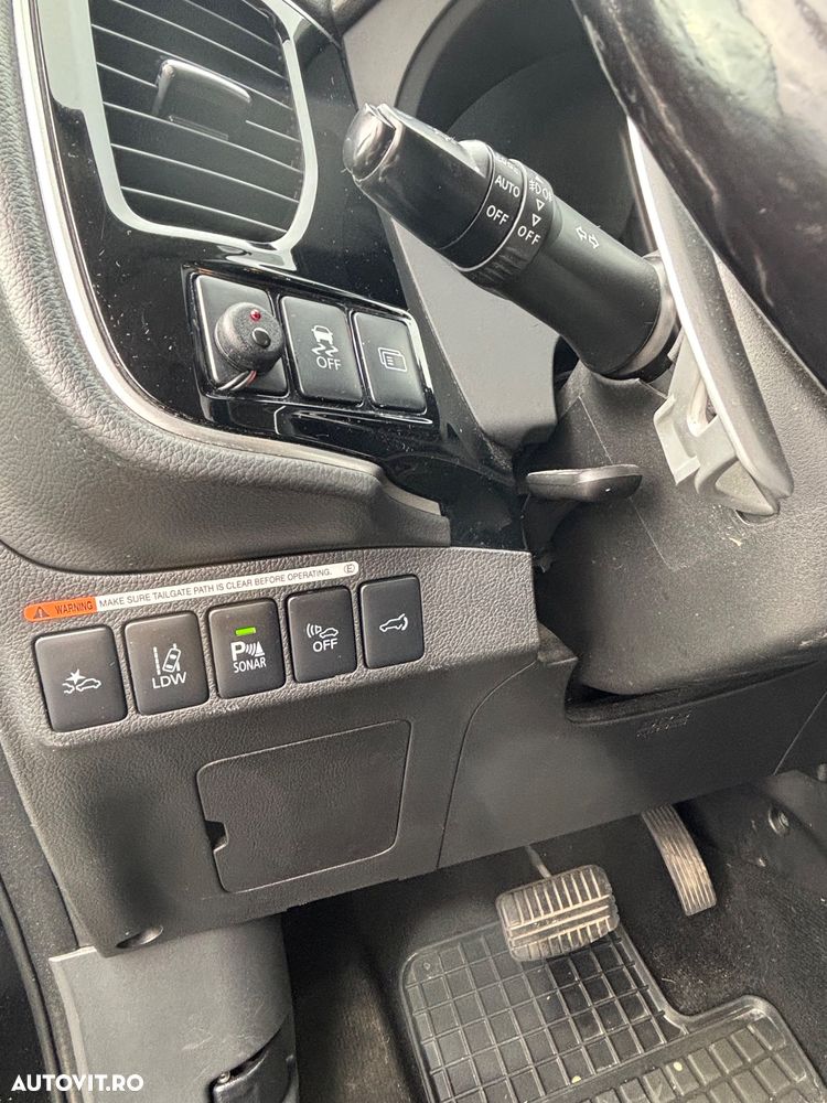 Mitsubishi Outlander - 16