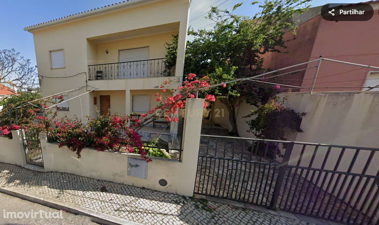 Moradia SEM LICENÇA DE UTILIZAÇÂO, de 9 assoalhadas, num lote de 616m2 - Grande imagem: 4/54