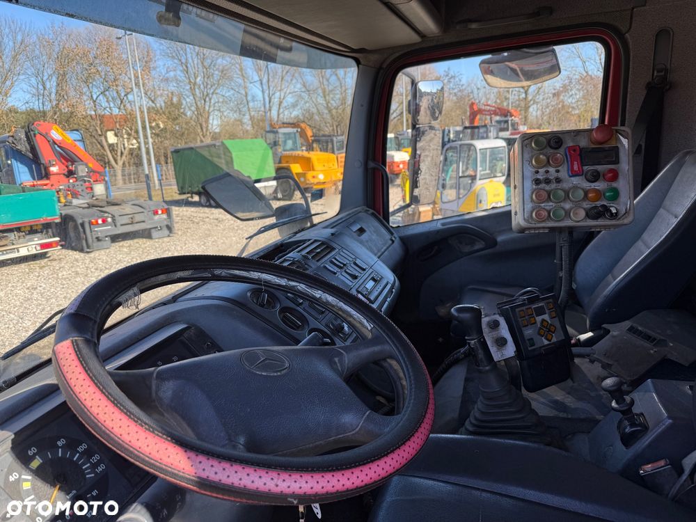 Mercedes-Benz 1833 - 12