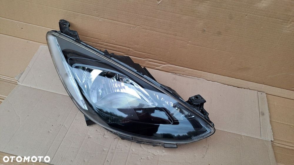 MAZDA 2 2008--14 PRAWA LAMPA PRZEDNIA EUROPA ŁADNA UŻYWANA - 2
