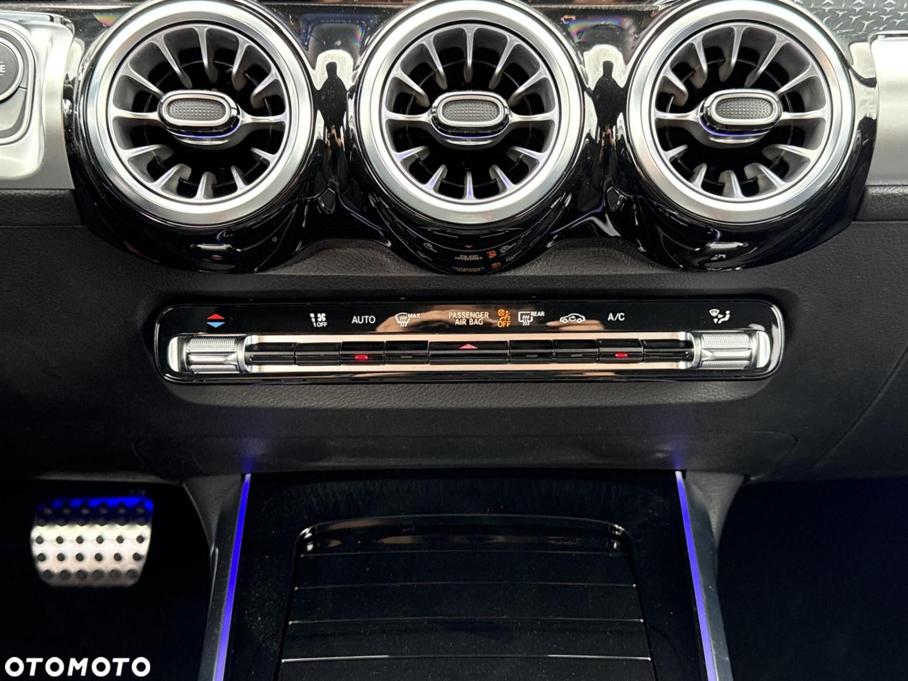 Mercedes-Benz GLB - 22