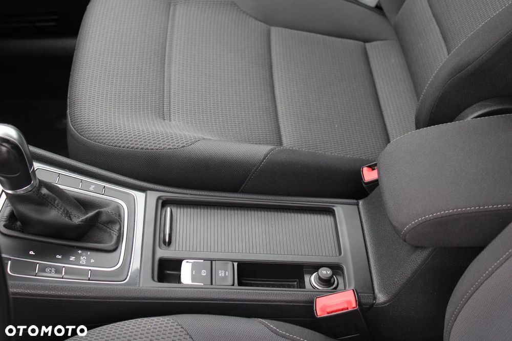 Volkswagen Golf - 22