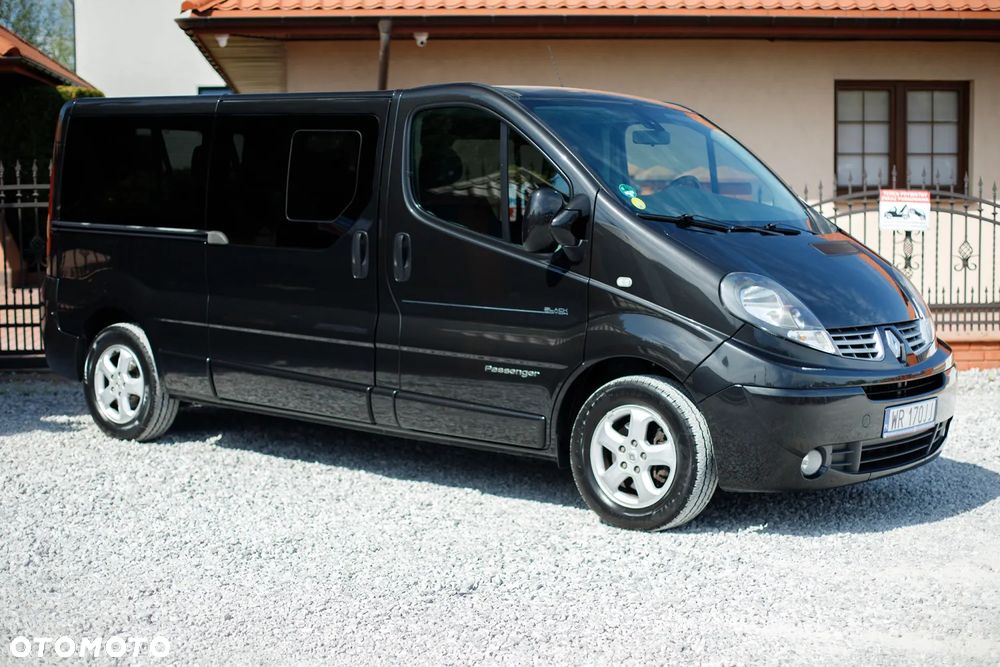 Renault Trafic Grand Passenger Black Edition - 17