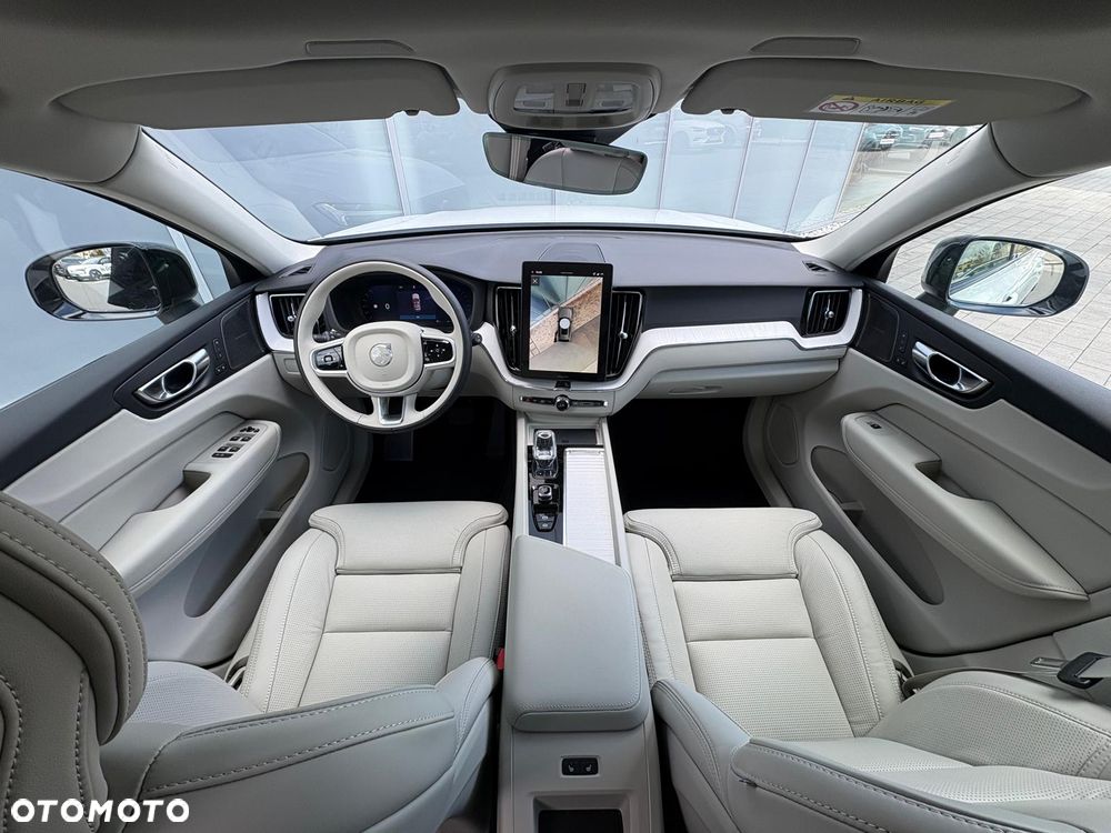 Volvo XC 60 B5 B AWD Plus Dark - 9