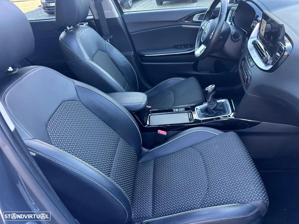 Kia XCeed 1.6 CRDi MHEV Tech - 10