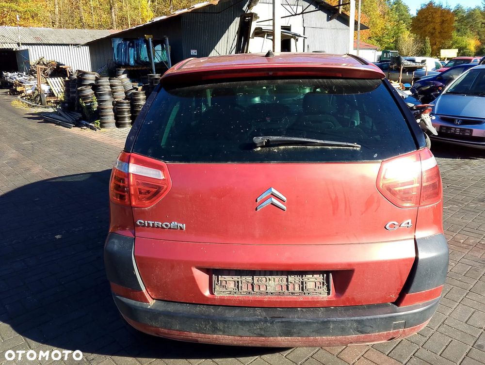 Citroen C4 Picasso (06-10r.) 2.0D 136KM. Silnik DW10BTED4 Skrzynia 20DS04 lakier EKQ - WICKED RED.Cały na części. GWARANCJA !!! Przód Tył Zestaw Komplet Drzwi Klapa Zderzak Błotnik Maska Grill Atrapa Szyba Pas Lampa Lusterko Boczki Fotel Kanapa Kokpit Deska Rozdzielcza Przełącznik Włącznik Sterownik Przewody Wiązka Instalacja Moduł Komputer Czujnik Listwa Pompa Alternator Wtryski Głowica Rozrusznik Kompresor Sprzęgło Dwumas Silnik Skrzynia ABS Klimatyzacji Paliwa Wspomagania Kolektor Turbina Przepustnica Zawór Chłodnica Koło Hak Belka Sanki Zawieszenie Mcpherson Półoś Amortyzator Wydech Tłumik Zacisk Most - 6