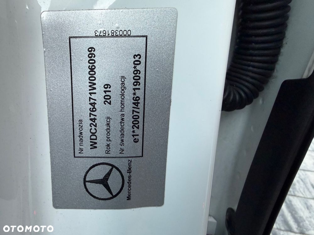 Mercedes-Benz GLB 250 4-Matic AMG Line 8G-DCT - 24