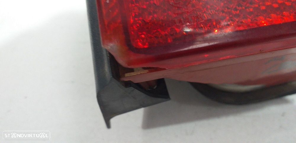 FAROLIM TRASEIRO DIREITO AUDI A3 2001 - 8