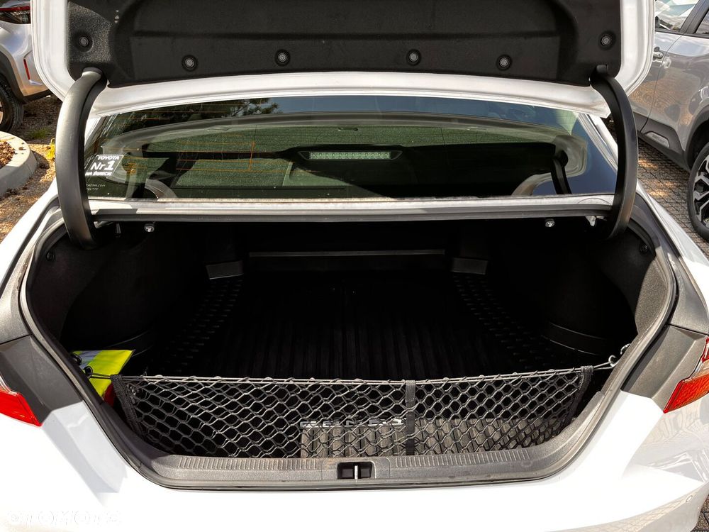 Toyota Camry 2.5 Hybrid Prestige CVT - 30