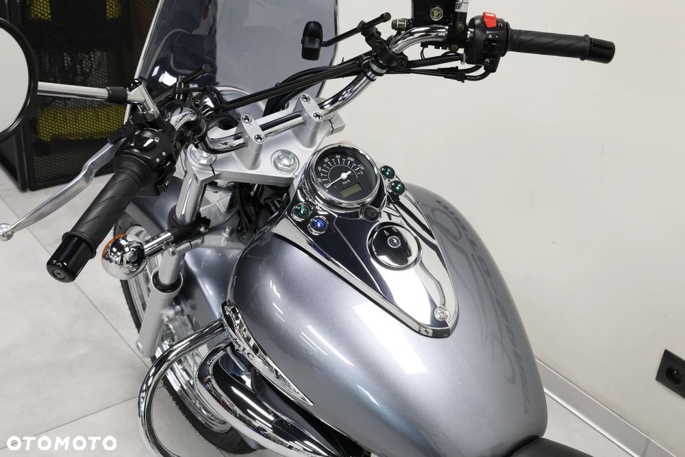 Suzuki Intruder - 15