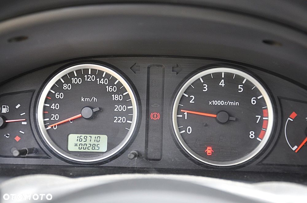 Nissan Almera 1.5 Visia + - 19