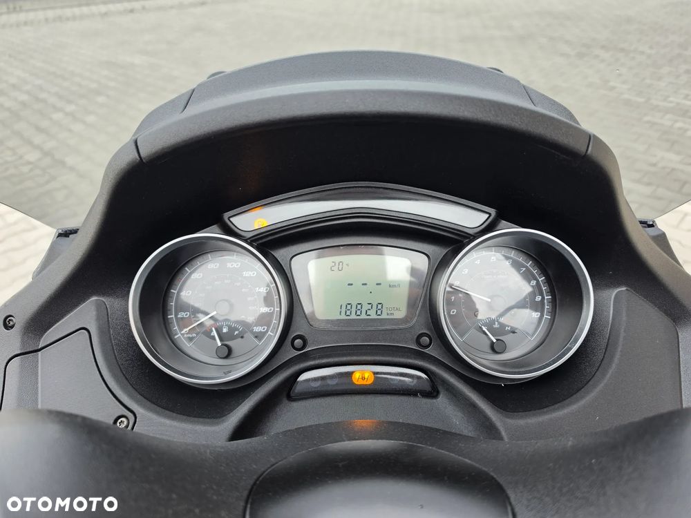 Piaggio MP-3 - 20