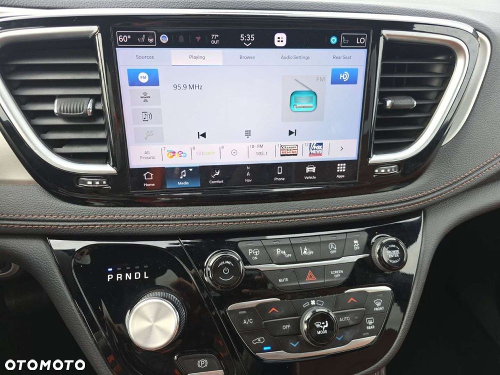 Chrysler Pacifica - 16