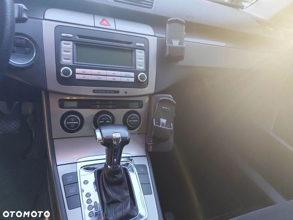 Volkswagen Passat 3.2 V6 FSI 4Mot Comfortline DSG - 8