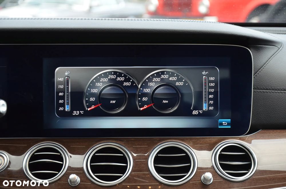 Mercedes-Benz Klasa E 43 AMG 4-Matic - 24