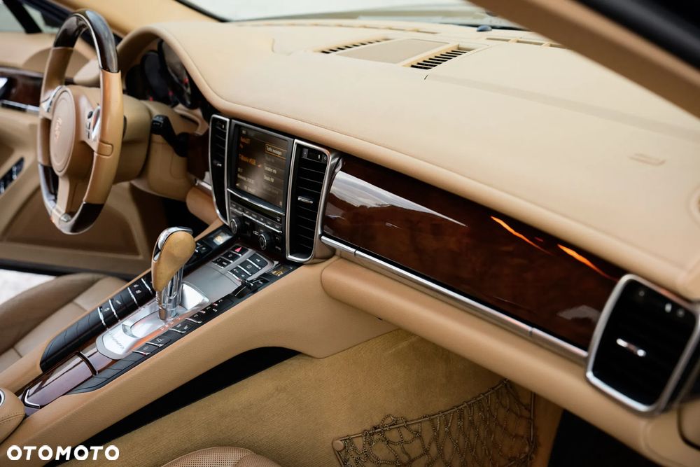 Porsche Panamera - 32
