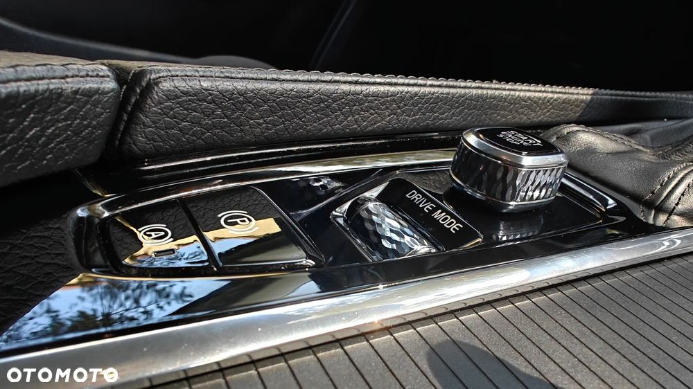 Volvo V90 D4 Momentum Pro - 30