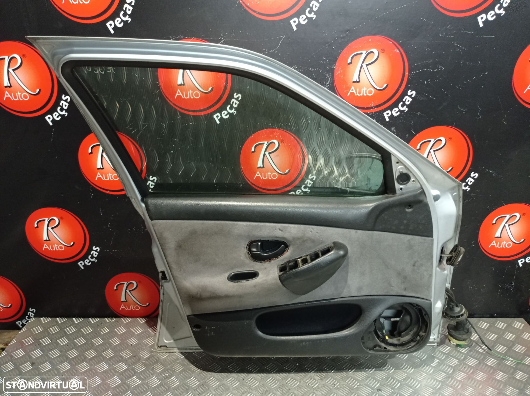 Porta Frente Esq Peugeot 406 (8B) - 2