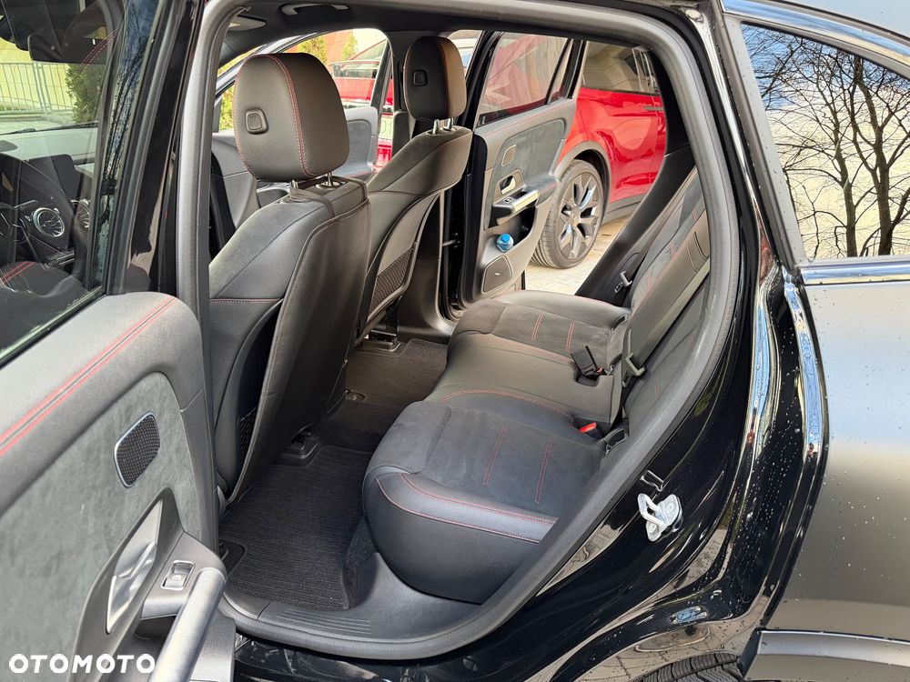 Mercedes-Benz EQA 300 66.5kWh 4-Matic AMG Line - 13