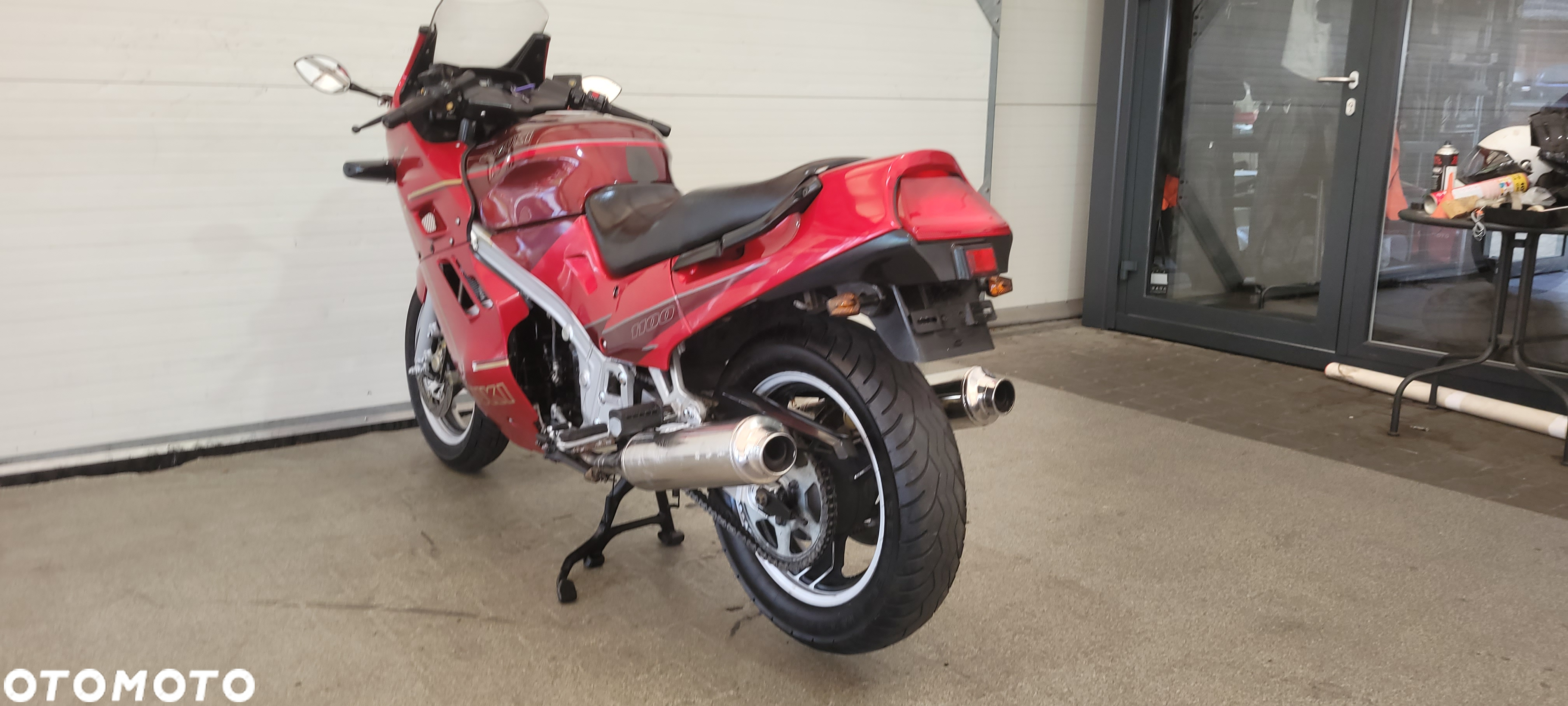 Suzuki GSX - 23