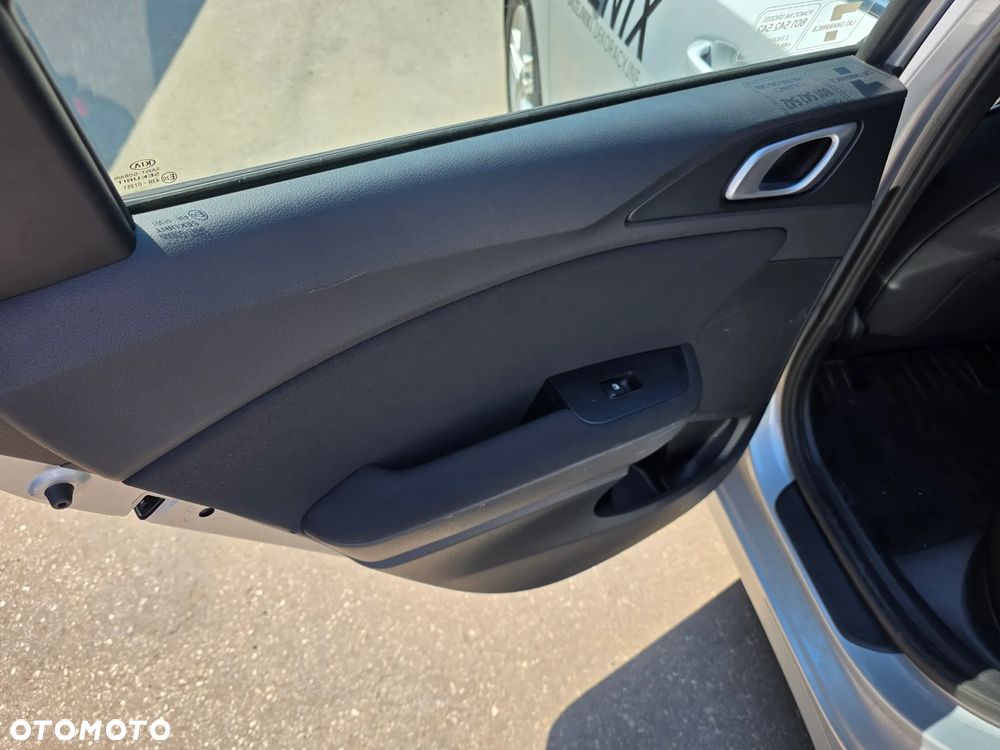 Kia Ceed 1.6 CRDi mHEV M - 16