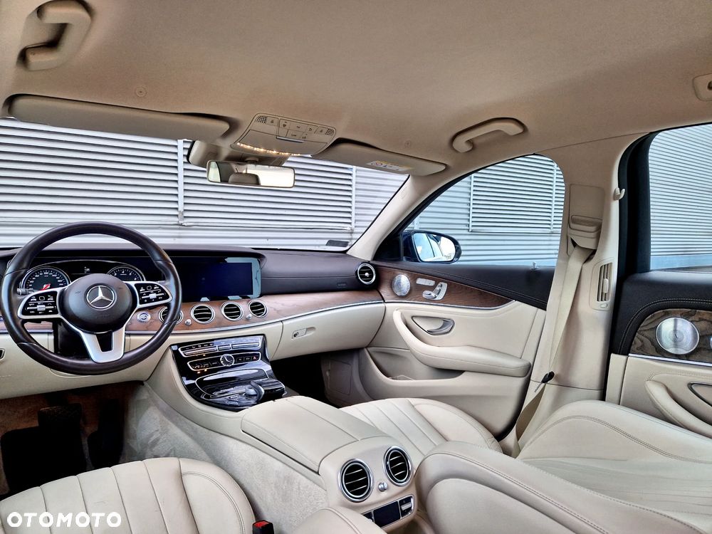 Mercedes-Benz Klasa E 450 4Matic 9G-TRONIC Exclusive - 30