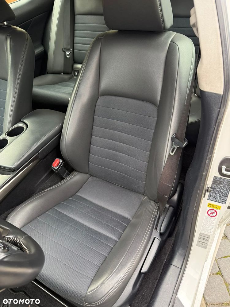 Lexus IS 200t Elite - 38