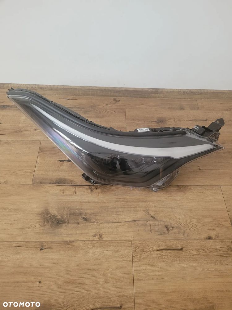 Reflektor Lampa prawa Toyota C-HR GR lift czarna 81110-YP281-00 - 2