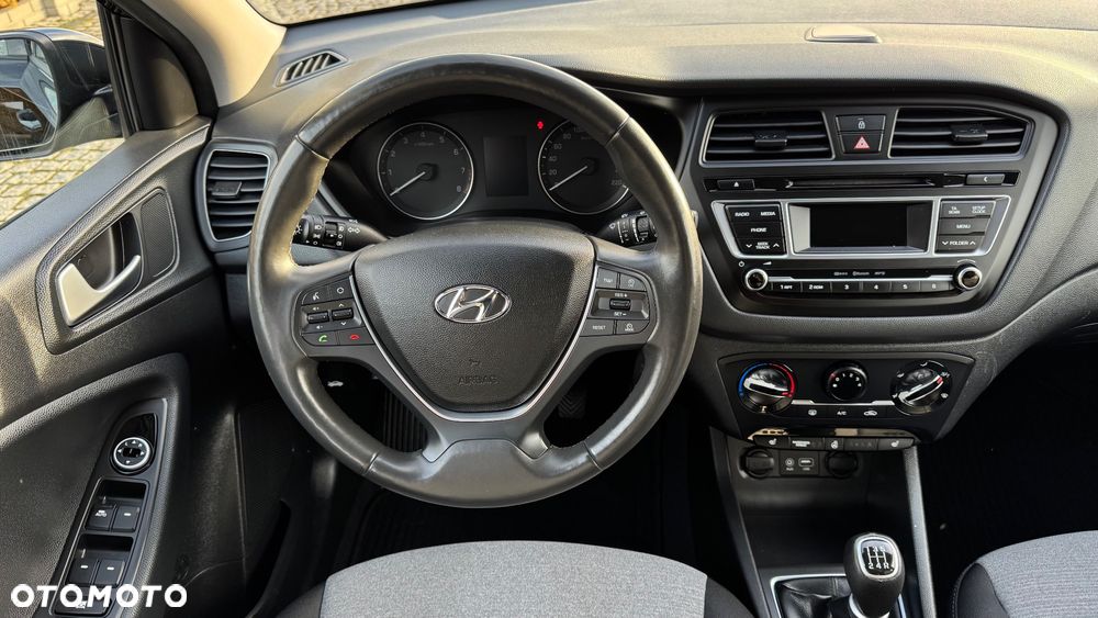 Hyundai i20 blue 1.2 Trend - 22