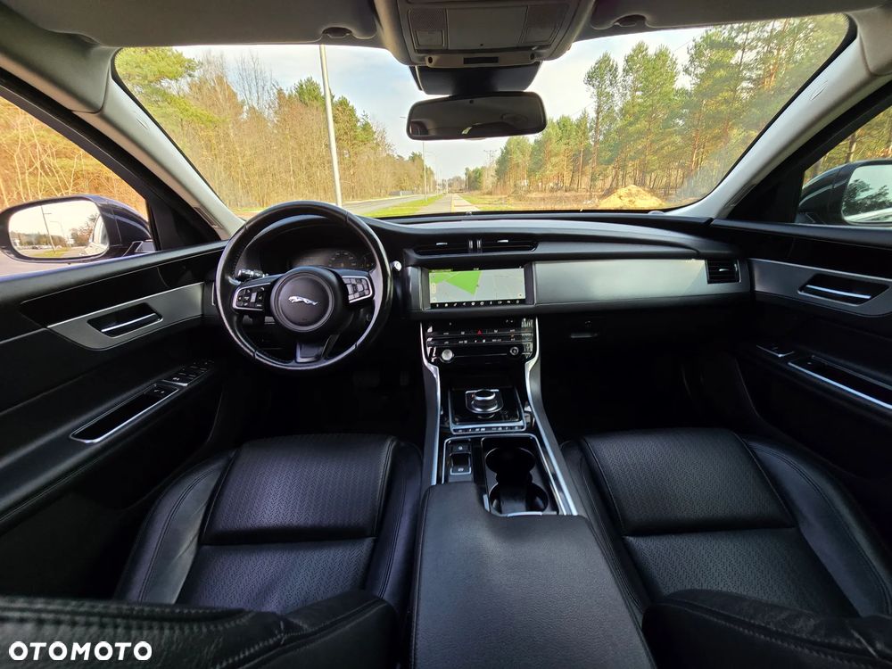 Jaguar XF 20d AWD Prestige - 6