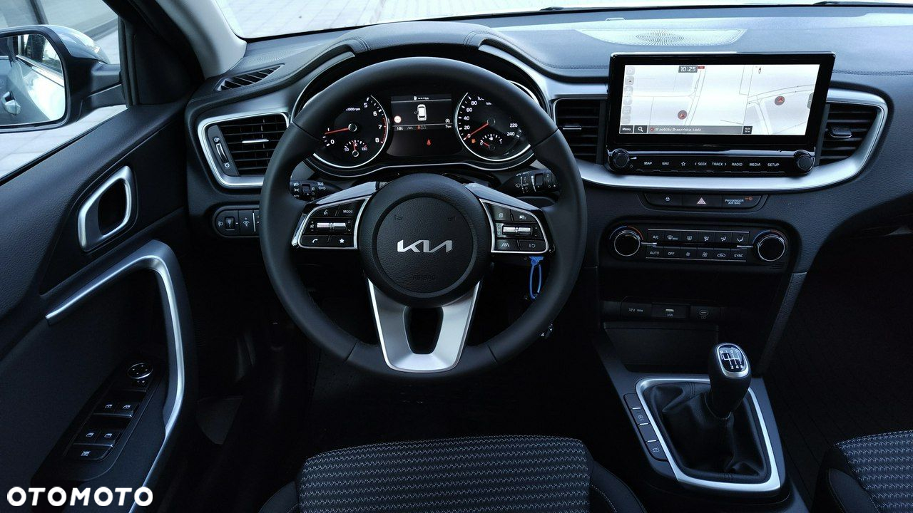Kia Ceed - 12