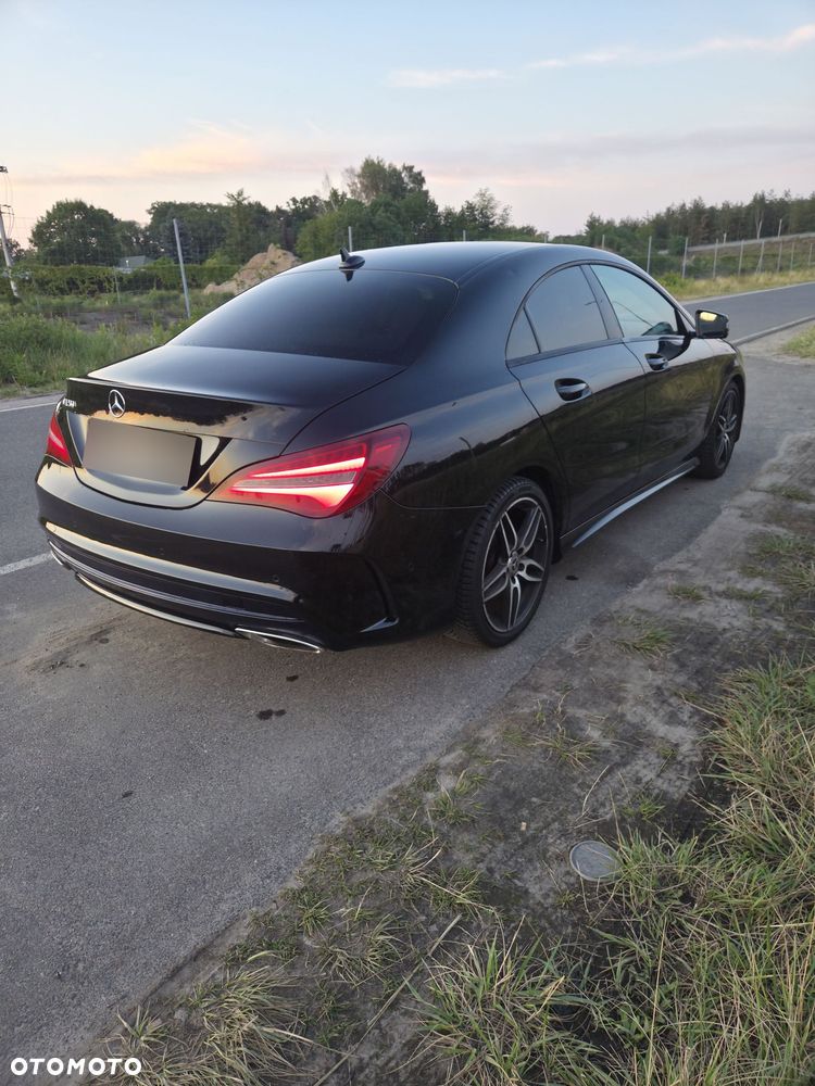 Mercedes-Benz CLA 200 7G-DCT AMG Line - 11