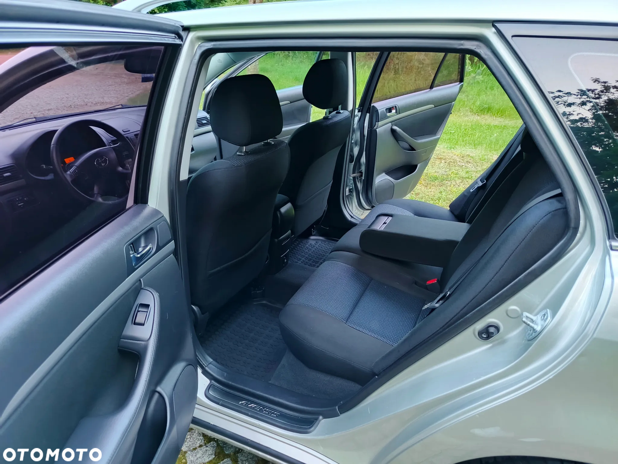 Toyota Avensis 2.0 D-4D Sol - 15