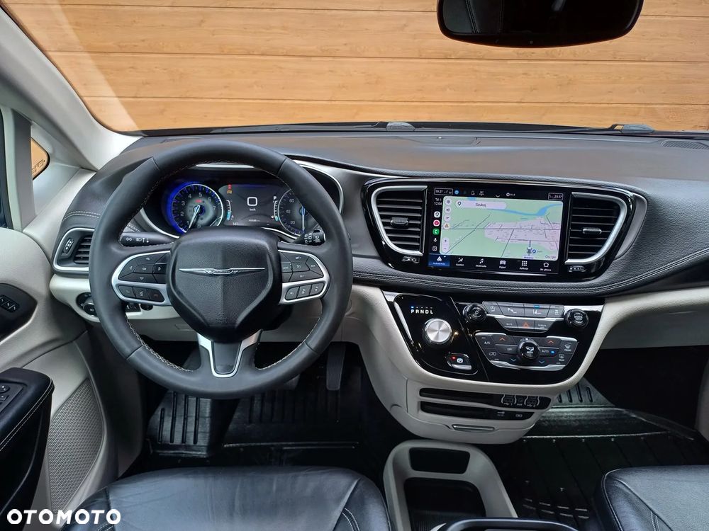 Chrysler Pacifica - 12